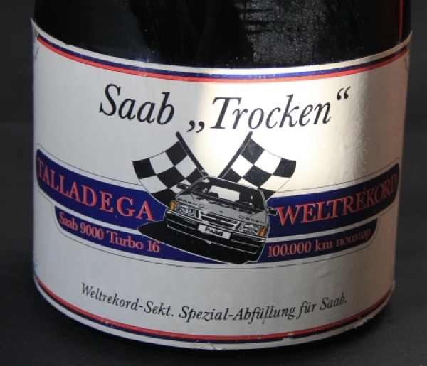 Saab 9000 Sektflasche 1986 "Weltrekord Sekt 100.000 km Talladega USA" Henkel (6878)