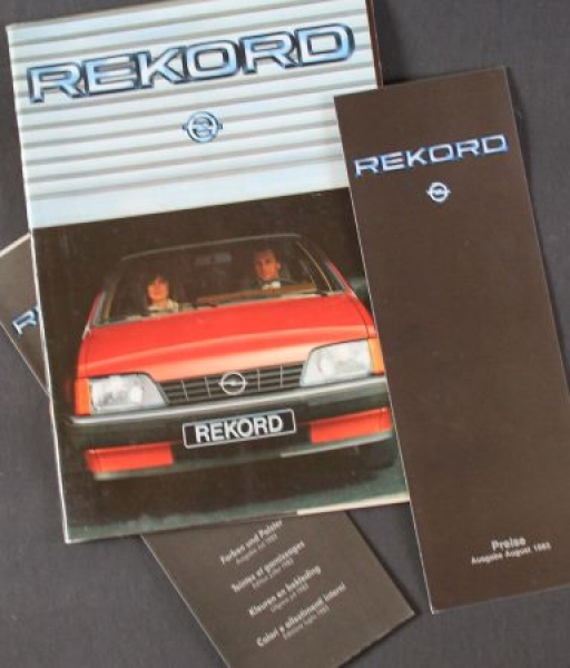 Opel Rekord Modelprogram 1983 Carbrochure-Convolute (2057)