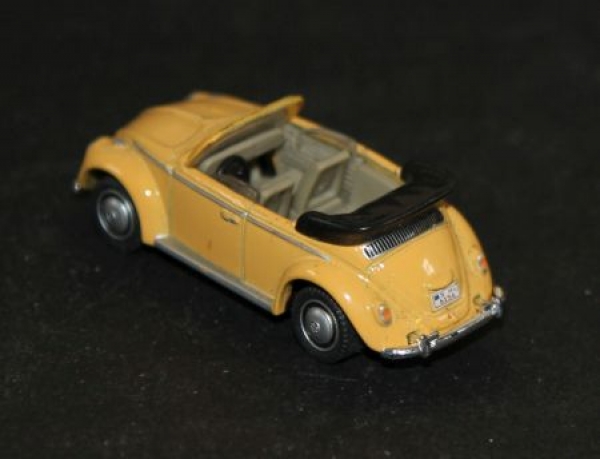 Hongwell Volkswagen Beetle Convertible 1966 DieCast Model (1816)