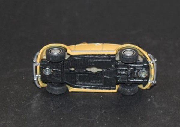 Hongwell Volkswagen Beetle Convertible 1966 DieCast Model (1816)
