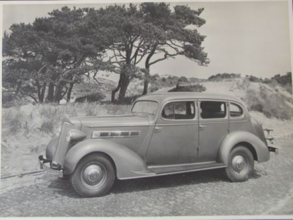 Packard One-Twenty Sedan 1939 Factory-Photo (8219)