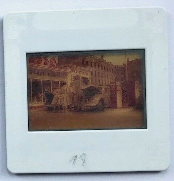 Esso Gasstation Riversale 1955 with Volkswagen Beetle original colored Advertising-Riversal film framed (3090)