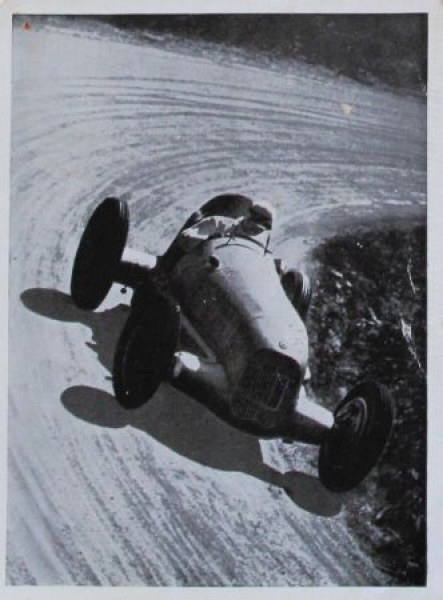 Brauchitsch at Mercedes-Benz 1934 at Hillrace photocard (3108)
