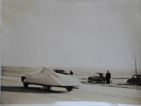 Borgward Hansa Racingcar on testtrack 1950 factoryphoto (2097)